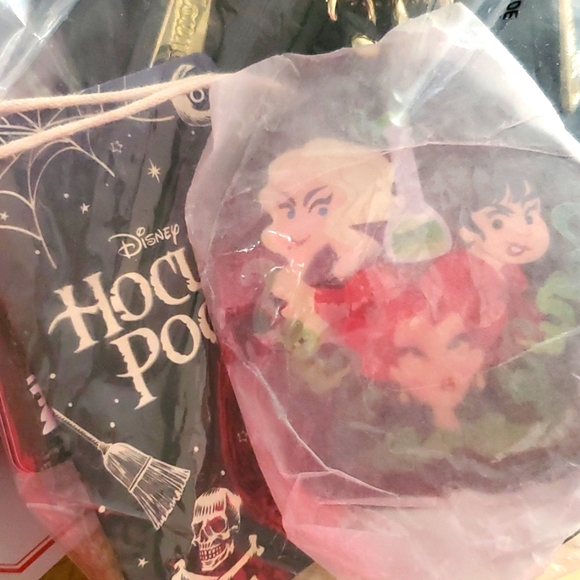 NWT: DISNEY LOUNGEFLY HOCUS POCUS "Glow-In-The-Dark" CAULDRON CROSSBODY BAG 2Fer - Picture 14 of 15